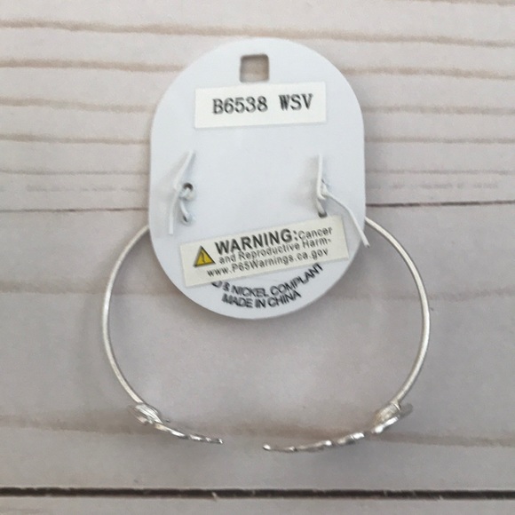 ⭐️NEW⭐️. Leaf Bracelet Cuff - Picture 5 of 6